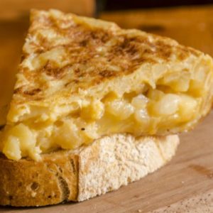 Pincho de tortilla con media caña