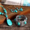 Juego de bisutería (anillo, pulsera y pendientes)