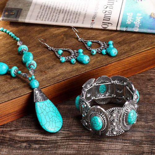 Juego de bisutería (anillo, pulsera y pendientes)
